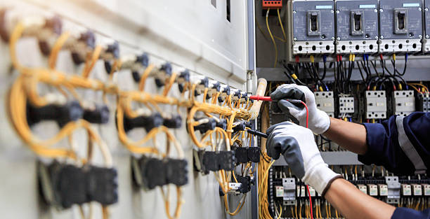Professional Electrician technician working in Dover, TN